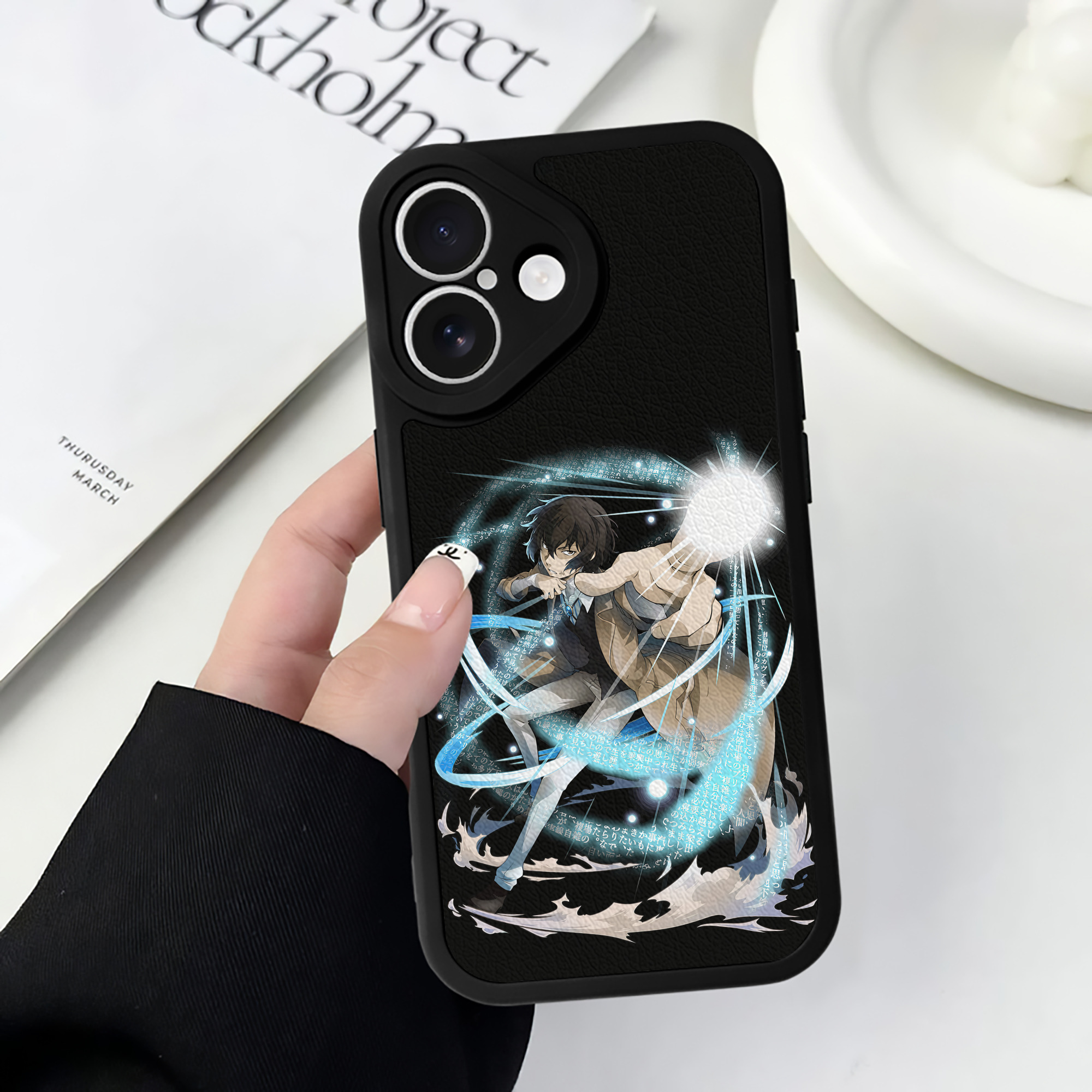 （画像用） 文豪ストレイドッグス Bungo Stray Dogs 【iPhone 16シリーズ対応】シリコンスマホケース（レザー調） 材質：シリコン